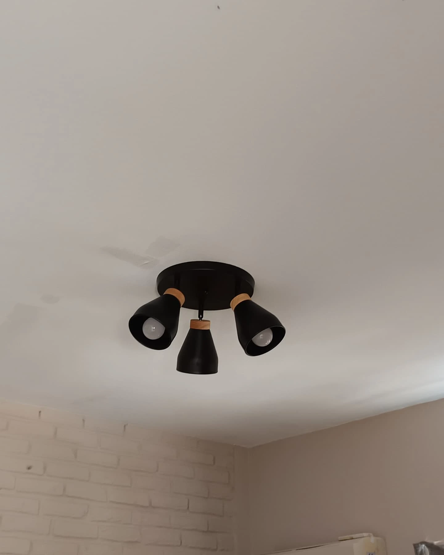 Plafón de tres focos